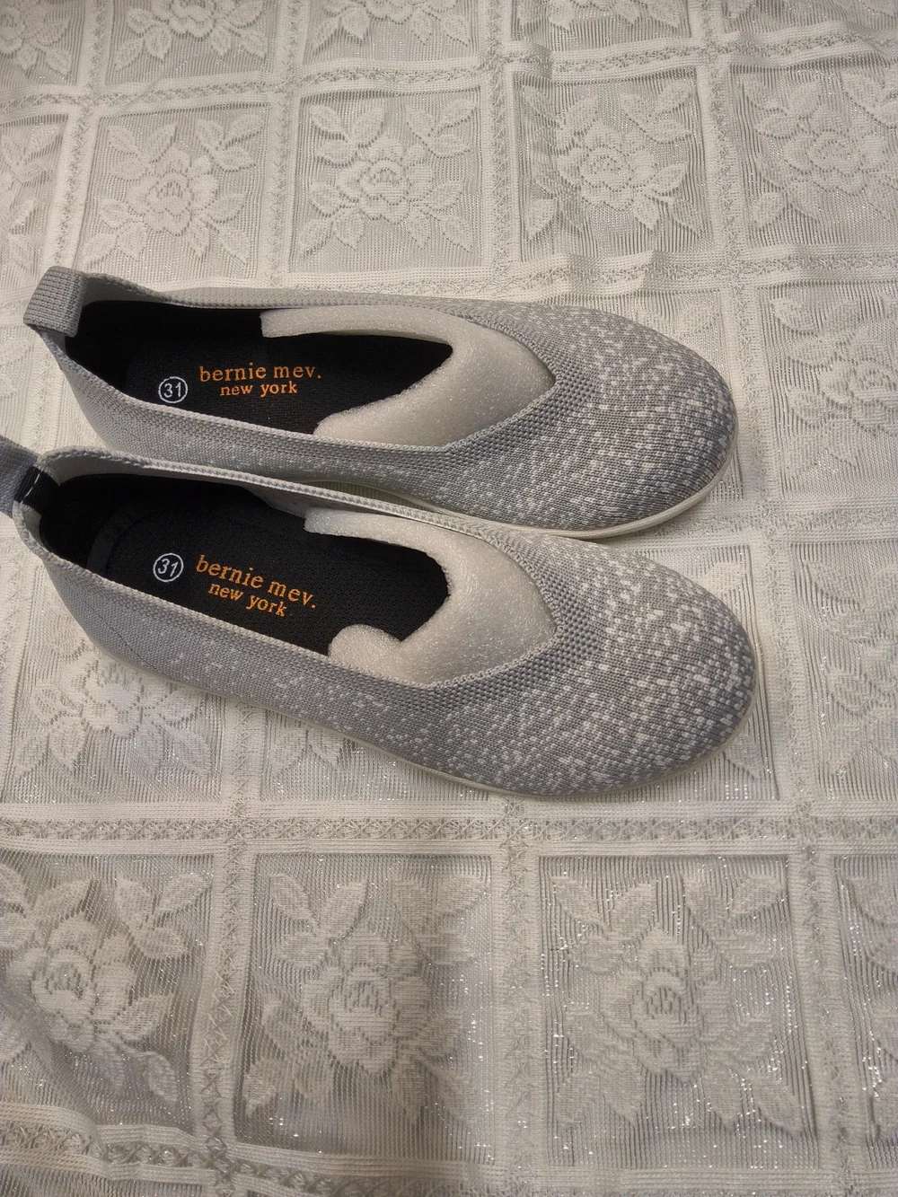 New Bernie mev. Slip-On Flats In Light Gray